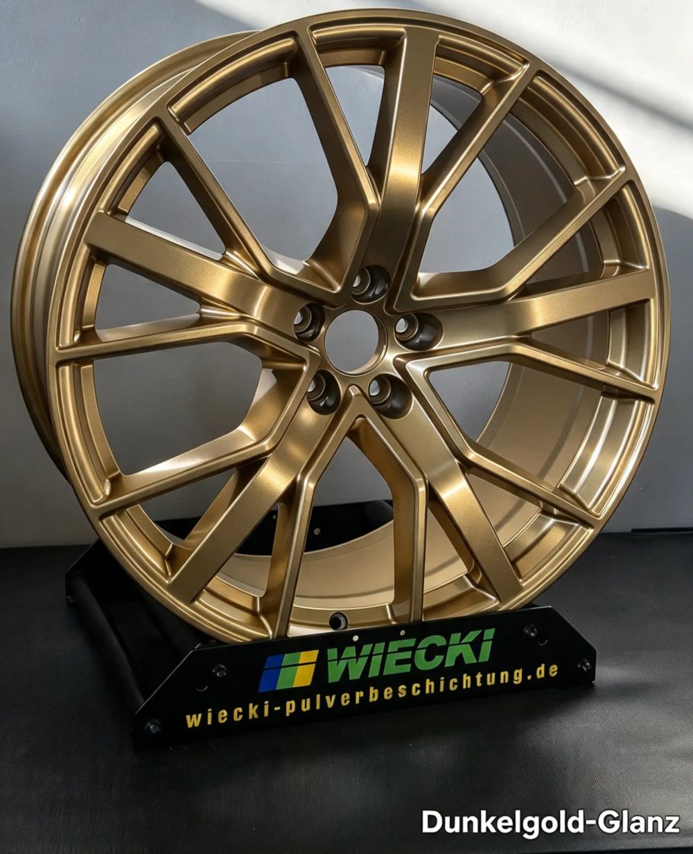Dunkelgold-Glanz