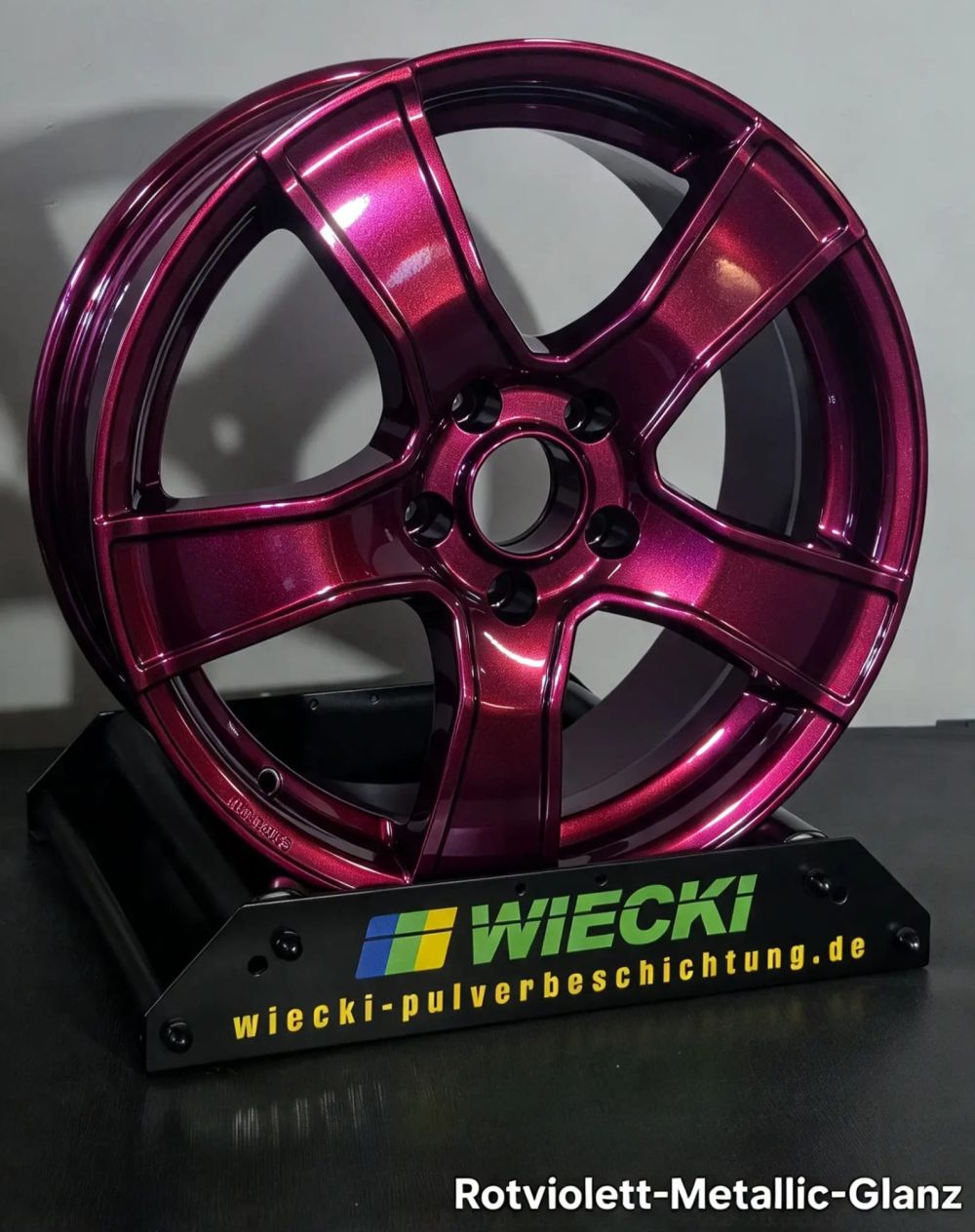 Rotviolett-Metallic-Glanz